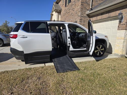2021 Chevrolet Traverse LT Leather