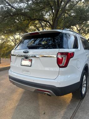 White 2017 Ford Explorer XLT