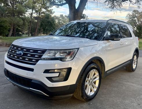 White 2017 Ford Explorer XLT