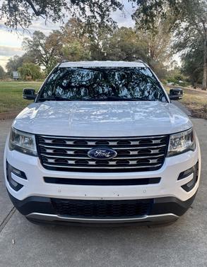 White 2017 Ford Explorer XLT