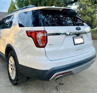 White 2017 Ford Explorer XLT
