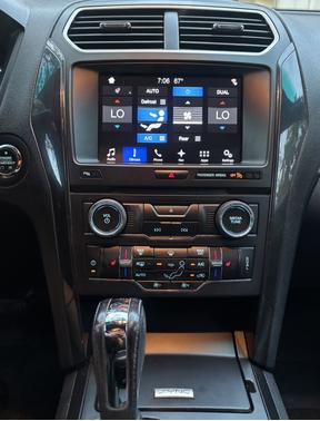 White 2017 Ford Explorer XLT