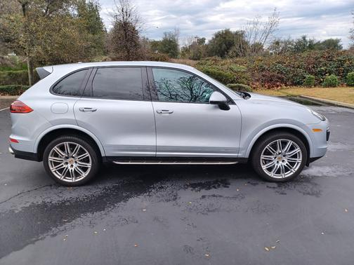 2018 Porsche Cayenne Cayenne Platinum Edition