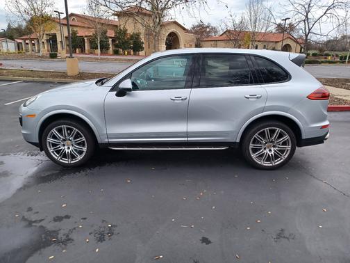 2018 Porsche Cayenne Cayenne Platinum Edition