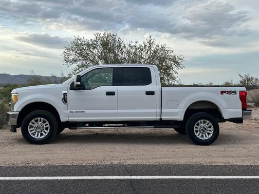 White 2017 Ford F-250 XLT