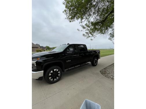 Photo 2 of 6 of 2020 Chevrolet Silverado 2500 LT