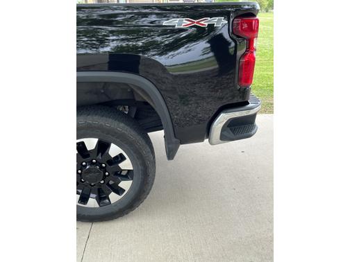 Photo 4 of 6 of 2020 Chevrolet Silverado 2500 LT