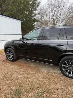 Black 2017 Volvo XC90 T6 Momentum