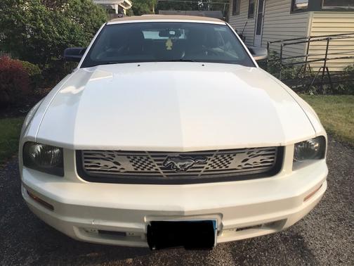 White 2007 Ford Mustang Deluxe