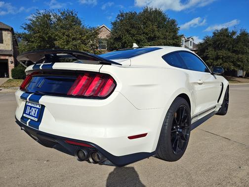 2020 Ford Shelby GT350 Base