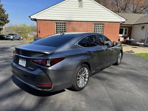 2019 Lexus ES 300h Luxury