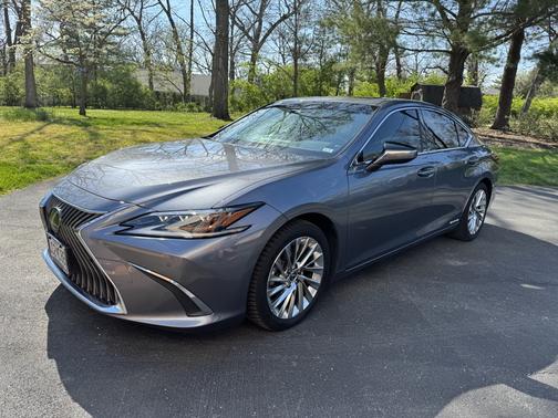 2019 Lexus ES 300h Luxury