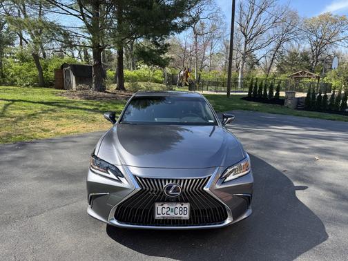 2019 Lexus ES 300h Luxury