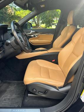 2019 Volvo XC90 T6 Momentum