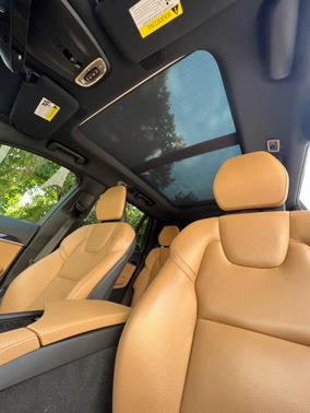 2019 Volvo XC90 T6 Momentum