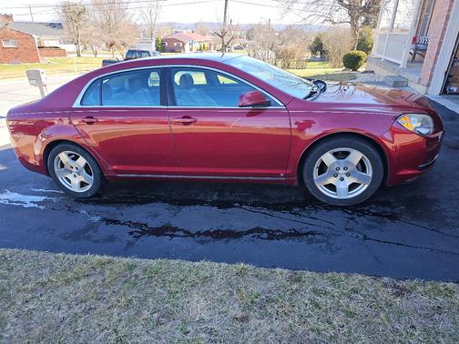 Red 2009 Chevrolet Malibu 2LT