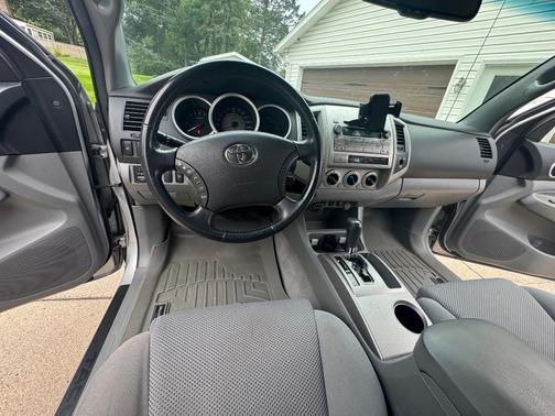Silver 2009 Toyota Tacoma Access Cab
