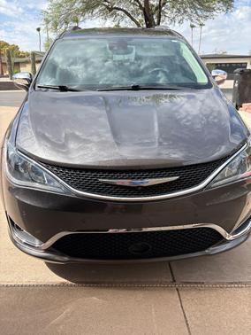 Gray 2018 Chrysler Pacifica Limited