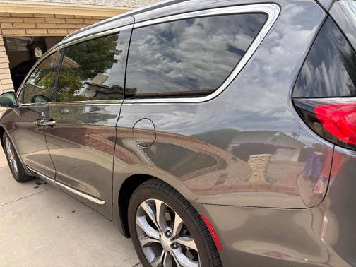 Gray 2018 Chrysler Pacifica Limited