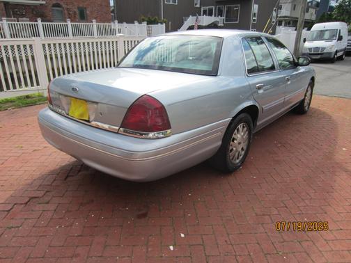 2004 Ford Crown Victoria LX