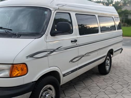 White 2002 Dodge Ram Van 3500