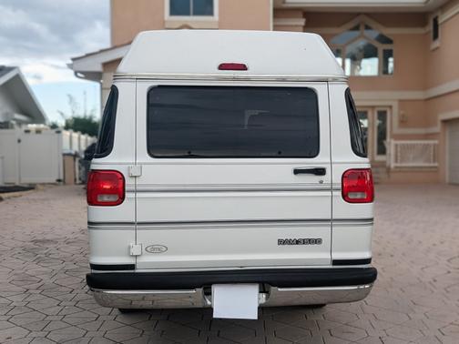 White 2002 Dodge Ram Van 3500