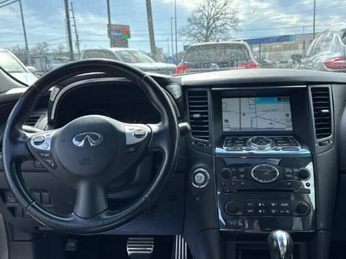 Black 2010 INFINITI FX35 Base