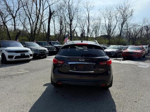 Black 2010 INFINITI FX35 Base