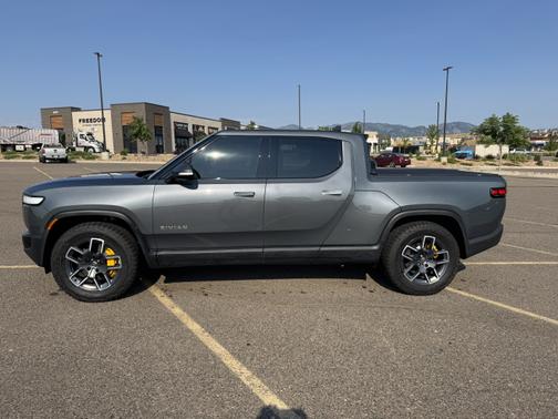 2023 Rivian R1T Adventure Quad-Motor Large Package