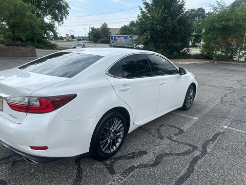 White 2018 Lexus ES 350 Base
