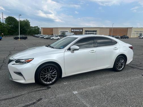 White 2018 Lexus ES 350 Base
