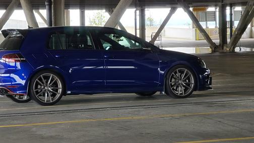 Photo 4 of 7 of 2017 Volkswagen Golf R 4-Door w/DCC & Navigation