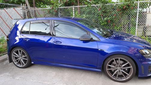 Photo 3 of 7 of 2017 Volkswagen Golf R 4-Door w/DCC & Navigation