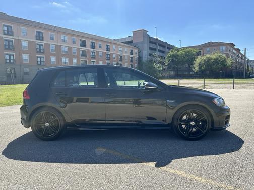 2016 Volkswagen Golf R 4-Door