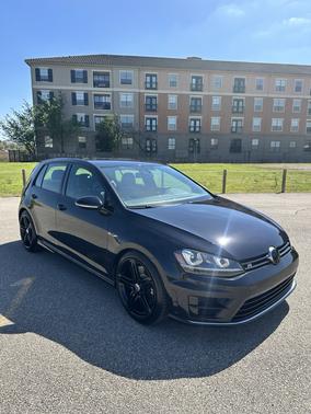 2016 Volkswagen Golf R 4-Door