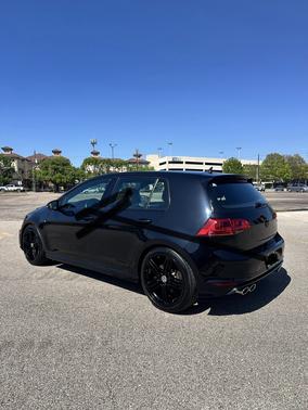2016 Volkswagen Golf R 4-Door