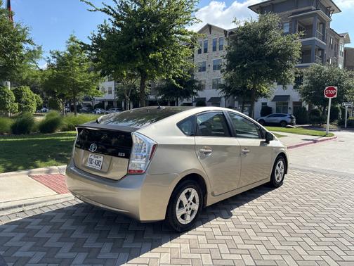 Gold 2010 Toyota Prius II