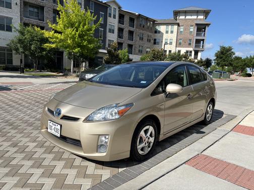 Gold 2010 Toyota Prius II