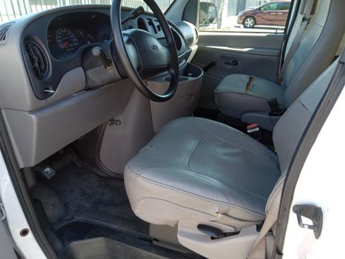 White 1997 Ford E150 Base