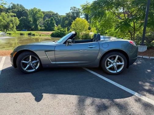 Gray 2007 Saturn Sky Red Line