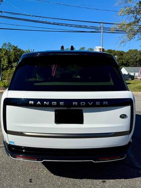 White 2023 Land Rover Range Rover P400 SE SWB