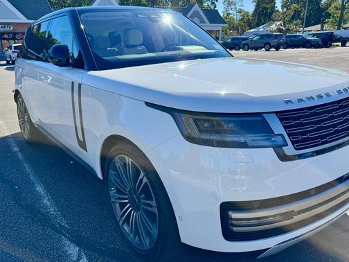 White 2023 Land Rover Range Rover P400 SE SWB