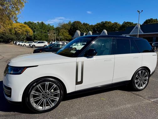 White 2023 Land Rover Range Rover P400 SE SWB