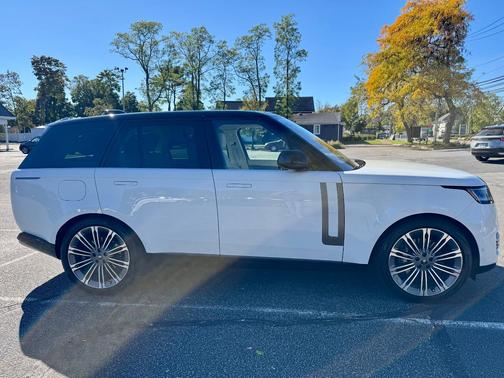 White 2023 Land Rover Range Rover P400 SE SWB