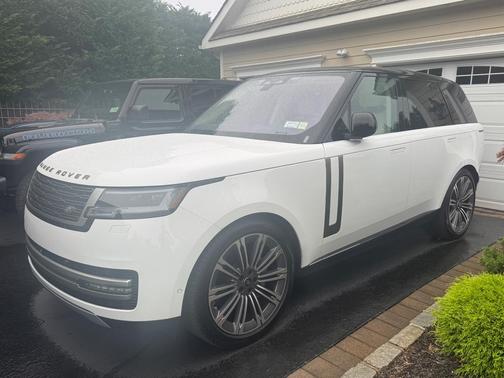 White 2023 Land Rover Range Rover P400 SE SWB