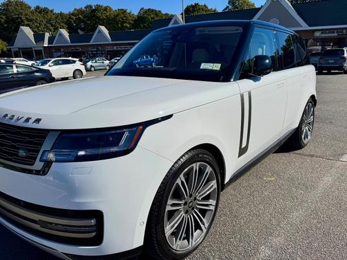 White 2023 Land Rover Range Rover P400 SE SWB