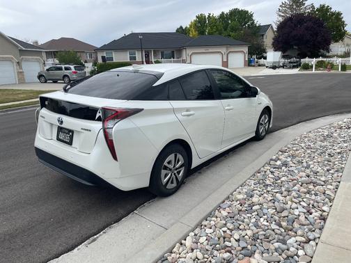 White 2018 Toyota Prius Four