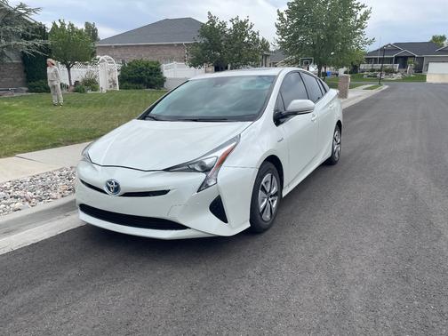White 2018 Toyota Prius Four