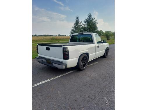 White 2005 Chevrolet Silverado 1500 W/T