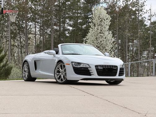 Gray 2012 Audi R8 4.2 quattro Spyder
